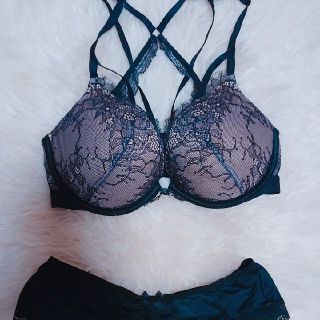 ヴィクトリアズシークレット(Victoria's Secret)のヴィクシーブラックセット新品未使用(ブラ&ショーツセット)