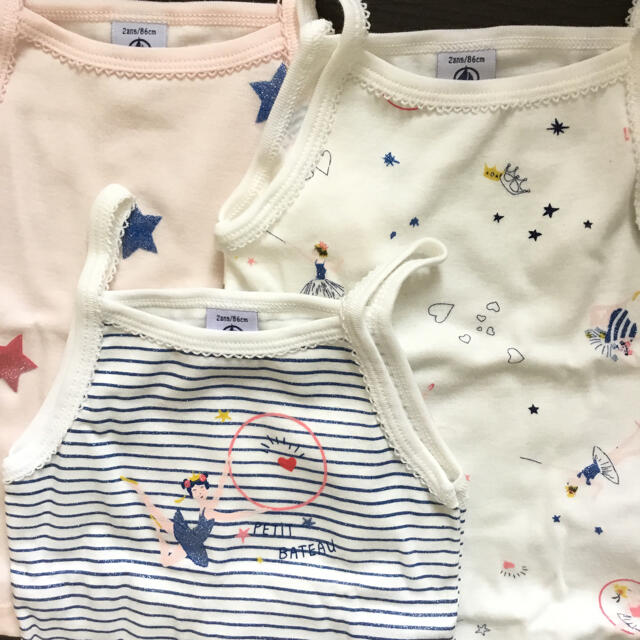 PETIT BATEAU(プチバトー)の【新品】プチバトー 4ans プリントキャミソール3枚組 サーカス キッズ/ベビー/マタニティのキッズ服女の子用(90cm~)(下着)の商品写真