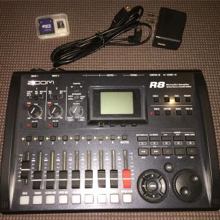 ズーム(Zoom)のマルチトラックレコーダー(MTR) ZOOM R8 (MTR)