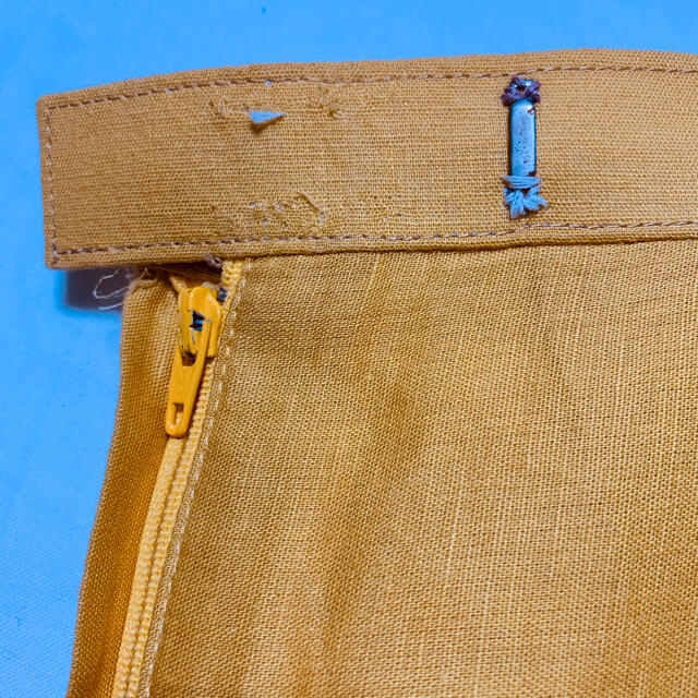 古着 フレア スカート 刺繍 ペイズリー柄  黄色 イエロー 茶色 ブラウン レディースのスカート(ひざ丈スカート)の商品写真