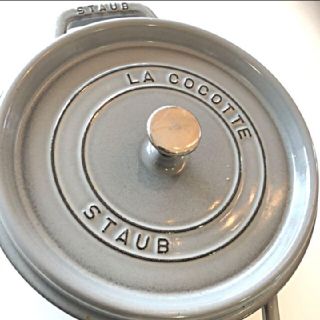 ストウブ(STAUB)の【ふわり様専用】staub シャローラウンドココット　グレー(鍋/フライパン)