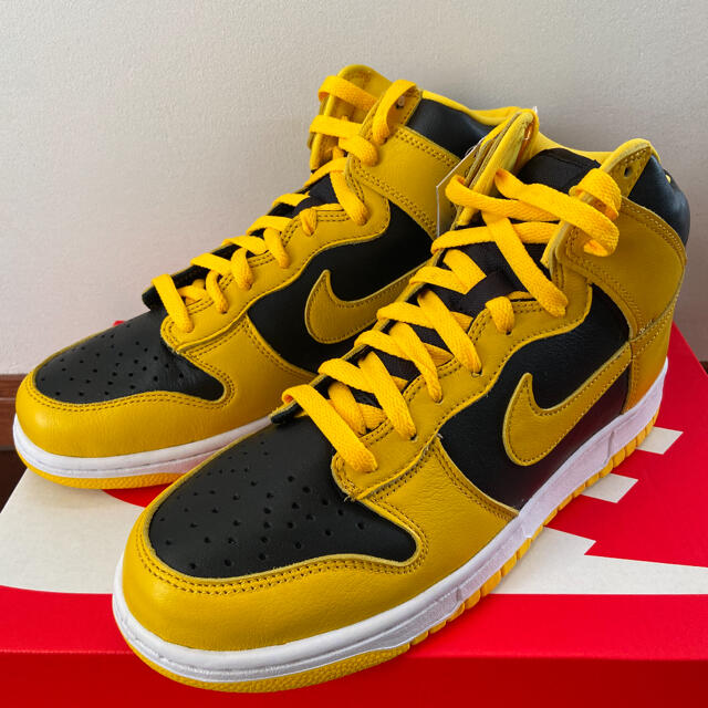 NIKE(ナイキ)の新品未使用　NIKE DUNK HI SP VARSITY MAIZE メンズの靴/シューズ(スニーカー)の商品写真