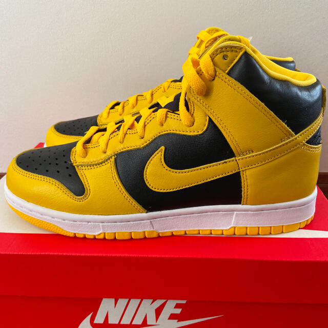 NIKE(ナイキ)の新品未使用　NIKE DUNK HI SP VARSITY MAIZE メンズの靴/シューズ(スニーカー)の商品写真