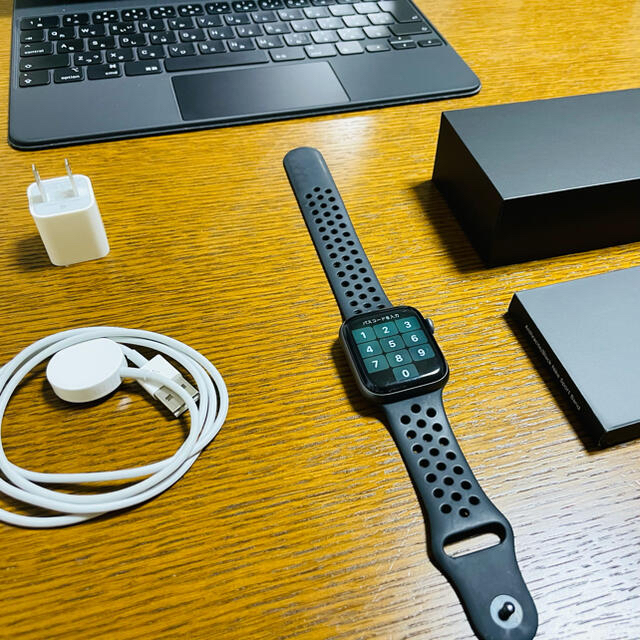 Apple(アップル)のApple Watch 4 Cellular＋GPS レディースのファッション小物(腕時計)の商品写真