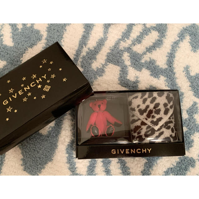 GIVENCHY(ジバンシィ)の新品未使用＊GIVENCHY キーホルダー&ハンドタオルセット メンズのファッション小物(キーホルダー)の商品写真