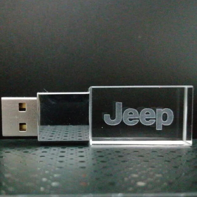 Jeep(ジープ)のJEEP 32GB クリスタル　USBメモリ 自動車/バイクの自動車(車内アクセサリ)の商品写真