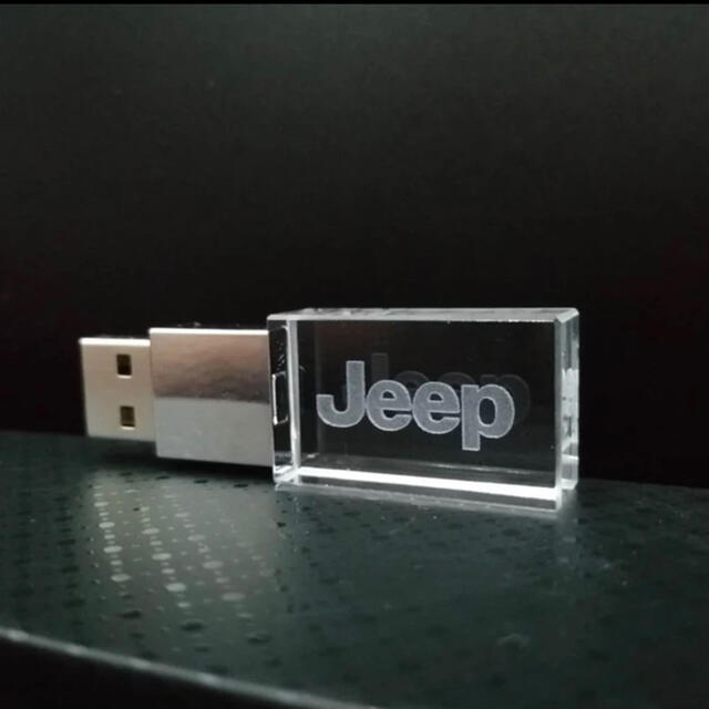 Jeep(ジープ)のJEEP 32GB クリスタル　USBメモリ 自動車/バイクの自動車(車内アクセサリ)の商品写真