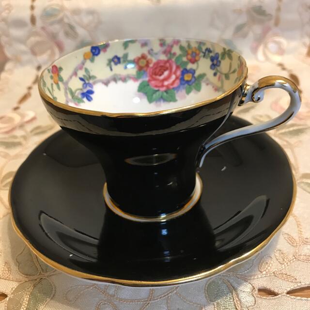 Aynsley China(エインズレイ)のエインズレイ AYNSLEY 黒地 フローラル カップ＆ソーサー インテリア/住まい/日用品のキッチン/食器(食器)の商品写真