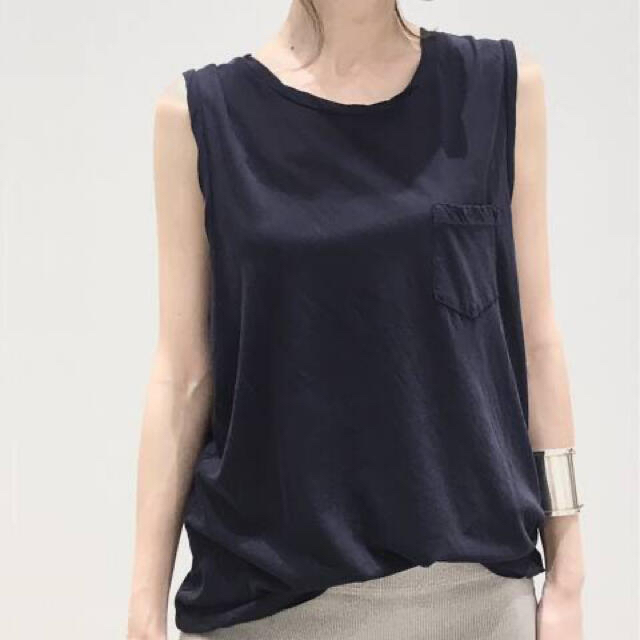 L'Appartement DEUXIEME CLASSE(アパルトモンドゥーズィエムクラス)の L'Appartement JAMES PERSE Tank Top ネイビー メンズのトップス(タンクトップ)の商品写真