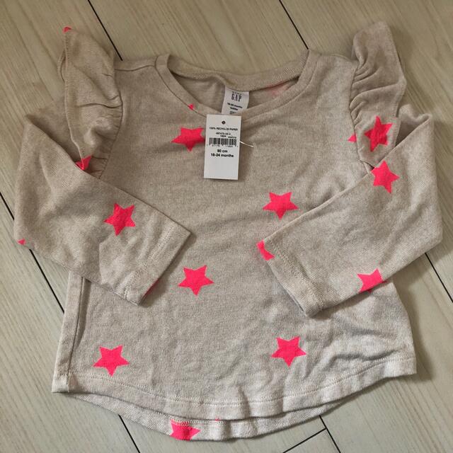 babyGAP(ベビーギャップ)のbaby GAP Tシャツ　長袖　ロンT  タグ付き新品　90センチ キッズ/ベビー/マタニティのキッズ服女の子用(90cm~)(Tシャツ/カットソー)の商品写真