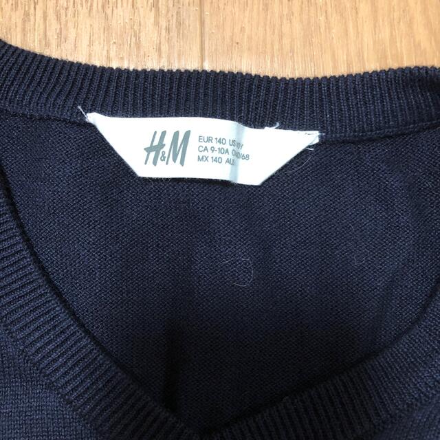 H&M(エイチアンドエム)のコットン　キッズ紺ベスト キッズ/ベビー/マタニティのキッズ服男の子用(90cm~)(ニット)の商品写真