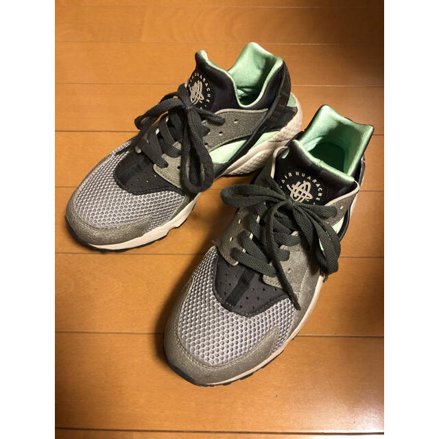 NIKE(ナイキ)のNIKE AIR HUARACHE ナイキ エア ハラチ 26 メンズの靴/シューズ(スニーカー)の商品写真