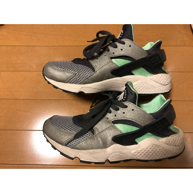 NIKE(ナイキ)のNIKE AIR HUARACHE ナイキ エア ハラチ 26 メンズの靴/シューズ(スニーカー)の商品写真