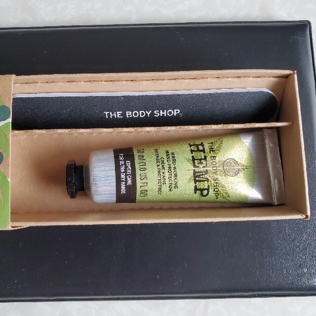 THE BODY SHOP(ザボディショップ)のハンドクリーム&爪やすり　ネイルケア コスメ/美容のネイル(ネイルケア)の商品写真