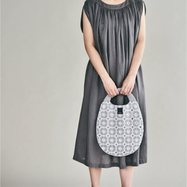 mina perhonen(ミナペルホネン)のミナペルホネン　アネモネ　エッグバッグ　美品❤️ レディースのバッグ(ハンドバッグ)の商品写真