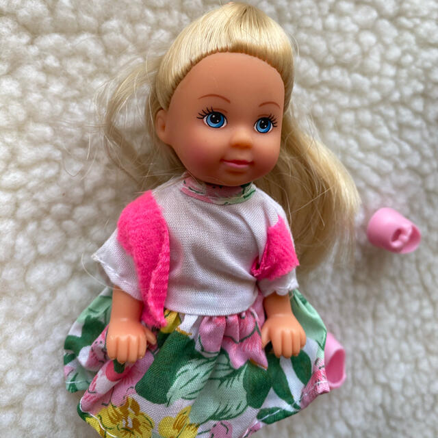 barbie バービー人形 新品 海外版 ケリー 花 可愛い