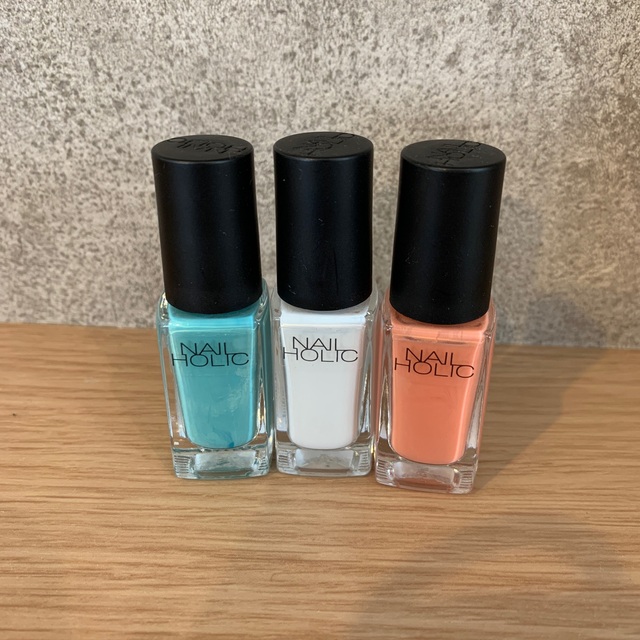 NAIL HOLIC(ネイルホリック)のネイルホリック　新品3つセット　ピンク　ブルー　ホワイト コスメ/美容のネイル(マニキュア)の商品写真