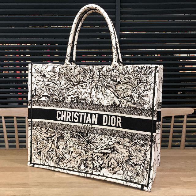 Christian Dior(クリスチャンディオール)のツキノ様の ディオール エンブロイダリー ブックトート ラージ ユニセックス レディースのバッグ(トートバッグ)の商品写真