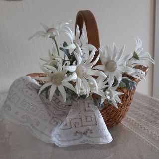 スワトー　カット刺繍ハンカチ(中西ブランド)未使用品　芸術品❣️(ハンカチ)