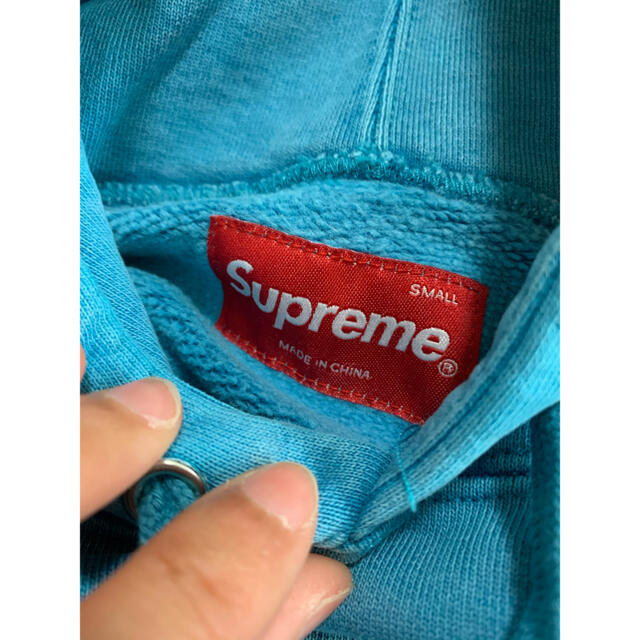 Supreme(シュプリーム)のsupreme ロゴパーカー　blue ブルー　hoodie パーカー　青　S メンズのトップス(パーカー)の商品写真