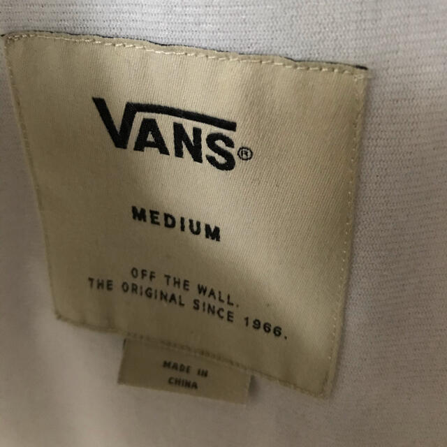 VANS(ヴァンズ)の【アウター】VANS コーチジャケット 白Mサイズ メンズのジャケット/アウター(ナイロンジャケット)の商品写真