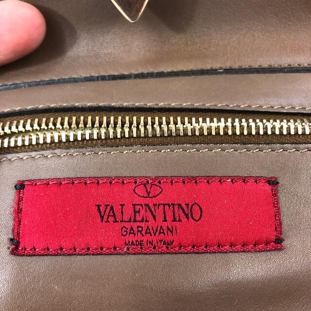 valentino garavani(ヴァレンティノガラヴァーニ)のVALENTINO GARAVANI ロックスタッズ トートバッグ スモール レディースのバッグ(トートバッグ)の商品写真