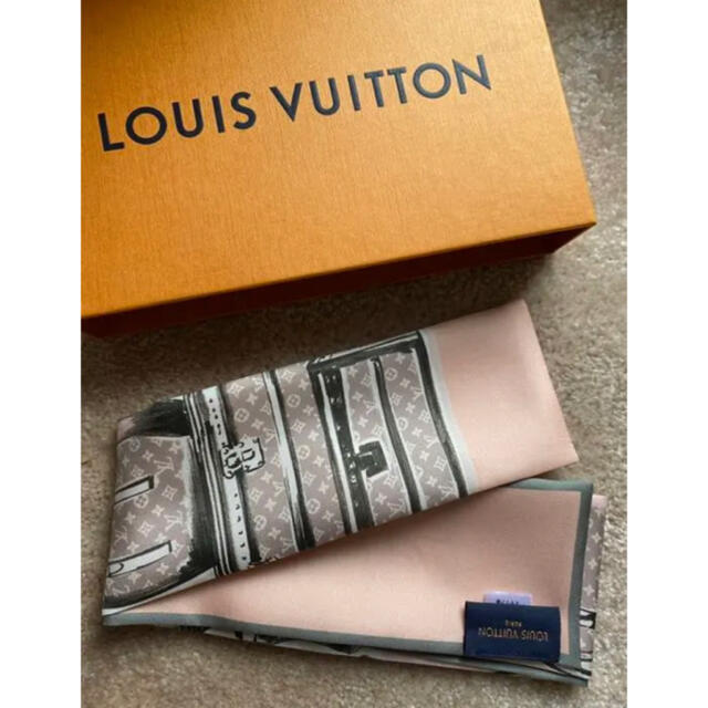 LOUIS VUITTON(ルイヴィトン)の【新品未使用】バンドー・トランク　ルイヴィトン  ローズプードル レディースのファッション小物(バンダナ/スカーフ)の商品写真