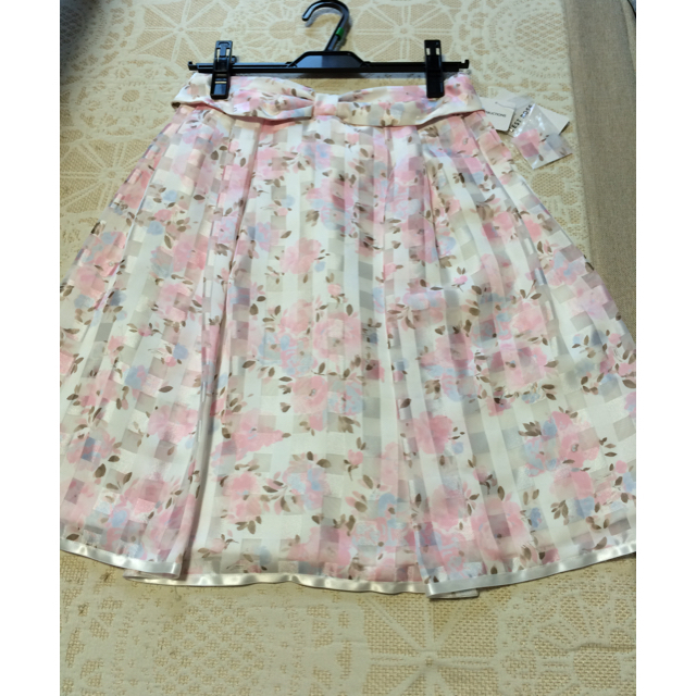 L'EST ROSE(レストローズ)のレストローズ花柄スカート レディースのスカート(ひざ丈スカート)の商品写真