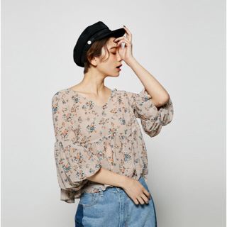 アズールバイマウジー(AZUL by moussy)のフラワー柄シフォンブラウス(シャツ/ブラウス(長袖/七分))