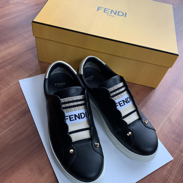 FENDI(フェンディ)のフェンディレザースニーカー　★美品★ レディースの靴/シューズ(スニーカー)の商品写真