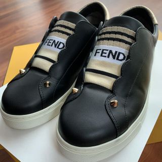 フェンディ(FENDI)のフェンディレザースニーカー　★美品★(スニーカー)