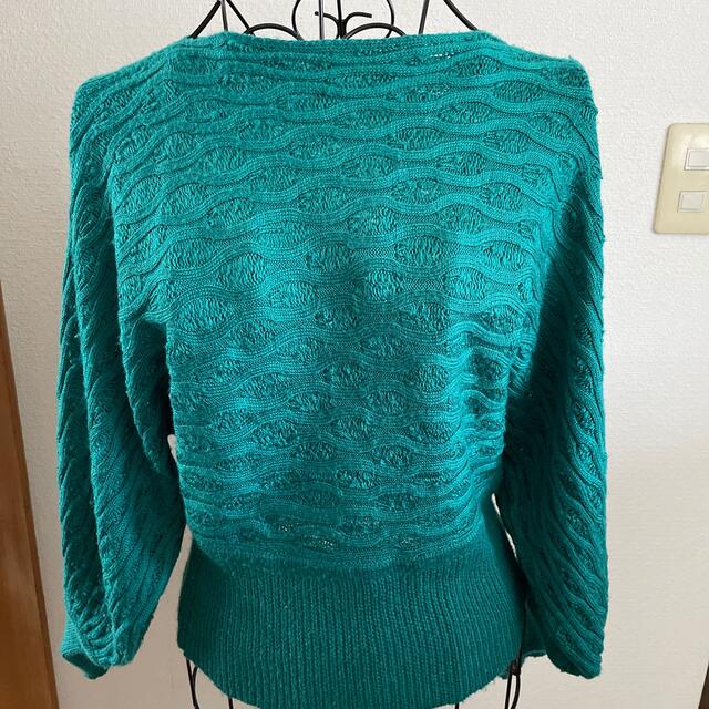 バルーン袖の鮮やかグリーンニット レディースのトップス(ニット/セーター)の商品写真