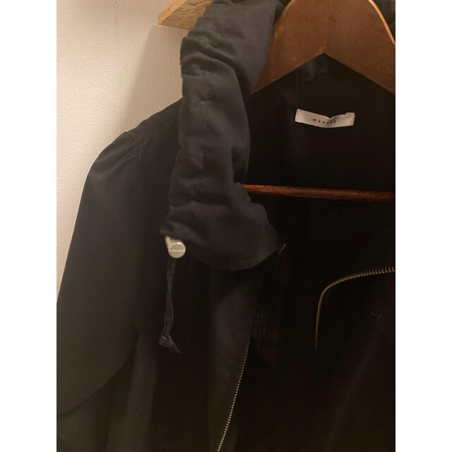 manics(マニックス)のmanics✴︎ブラック&ベージュ2枚セット 薄手ブルゾンジャケット レディースのジャケット/アウター(ブルゾン)の商品写真