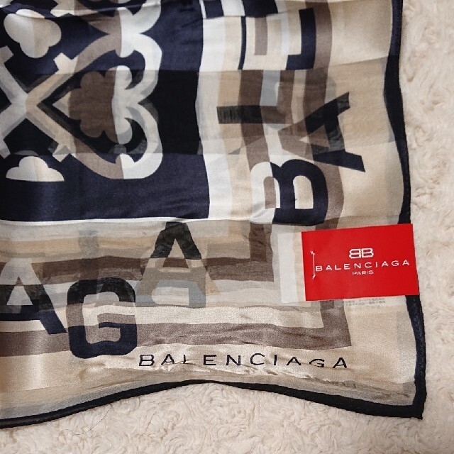 Balenciaga(バレンシアガ)の売約済《未使用》シルク100% BALENCIAGA スカーフ２枚 レディースのファッション小物(バンダナ/スカーフ)の商品写真