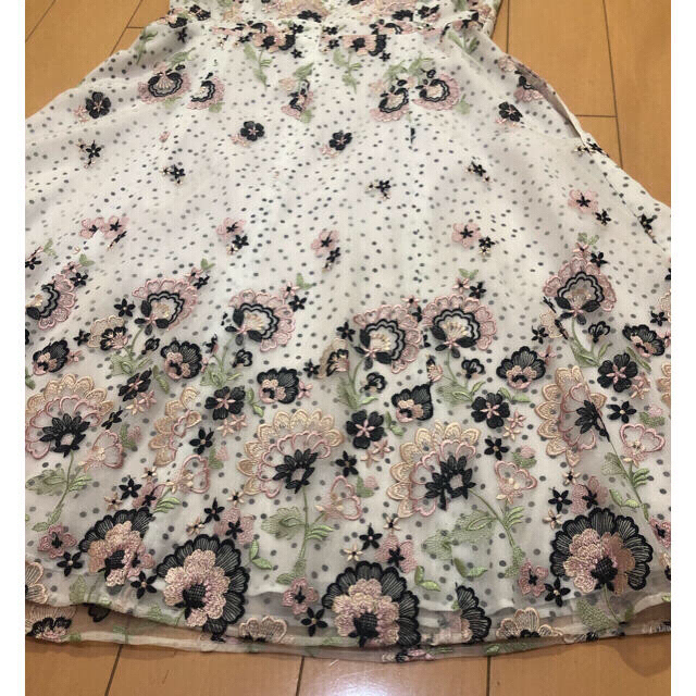 トッカ 雑誌掲載 ︎ タグ付き未使用ワンピース、刺繍ドレス ホット