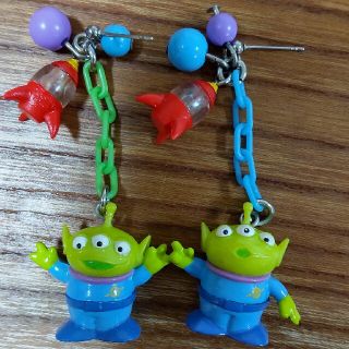 Disney - トイストーリー リトルグリーンメンピアスの通販 by チーズ's