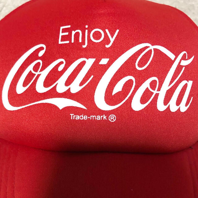 コカ・コーラ(コカコーラ)の大人気❗️コカコーラ 企業ロゴ メッシュキャップ 赤 メンズの帽子(キャップ)の商品写真