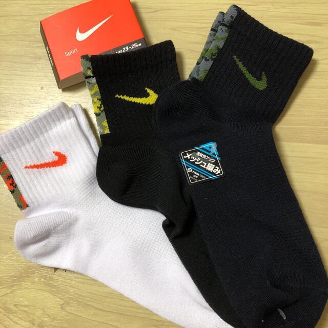 NIKE(ナイキ)のナイキレディースソックス23〜25 キッズ/ベビー/マタニティのこども用ファッション小物(靴下/タイツ)の商品写真