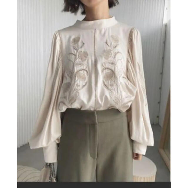 Ameri VINTAGE(アメリヴィンテージ)のAmeri lady embroidery puff blouse レディースのトップス(シャツ/ブラウス(長袖/七分))の商品写真