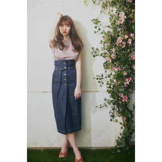 SNIDEL(スナイデル)のHigh-waisted Denim Effect Skirt herlipto レディースのワンピース(ひざ丈ワンピース)の商品写真