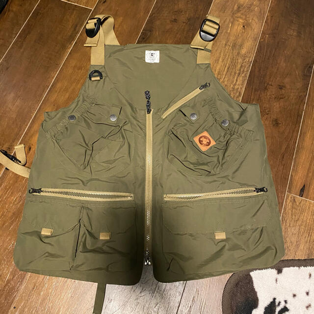 grn(ジーアールエヌ)のgrn ジーアールエヌ TEBURA VEST 21 M OLIVE スポーツ/アウトドアのアウトドア(その他)の商品写真