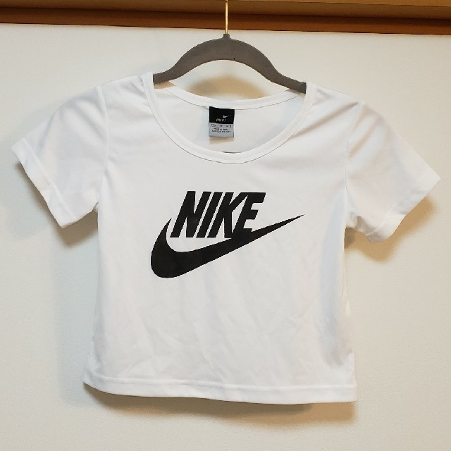 NIKE(ナイキ)のNIKE ショート丈Tシャツ レディースのトップス(Tシャツ(半袖/袖なし))の商品写真