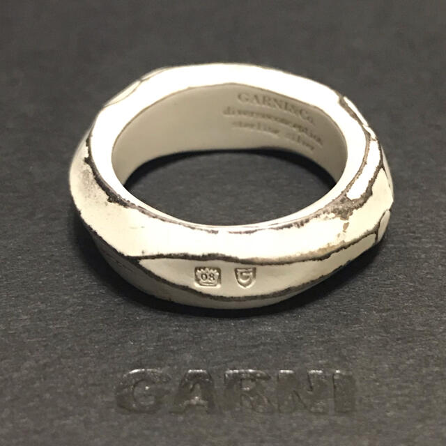 GARNI(ガルニ)のGARNI ガルニ クロッケリーホワイトコーティングシルバーリング21号 メンズのアクセサリー(リング(指輪))の商品写真