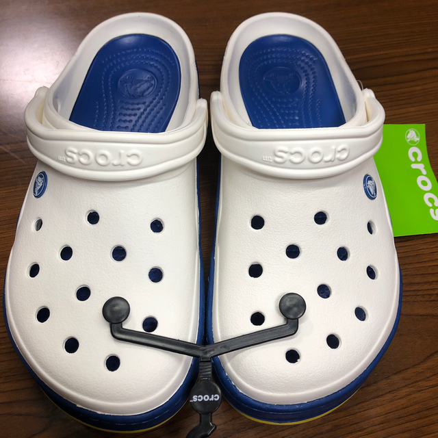 crocs(クロックス)のクロックス(crocs)　新品タグ付　フロントコート メンズの靴/シューズ(サンダル)の商品写真