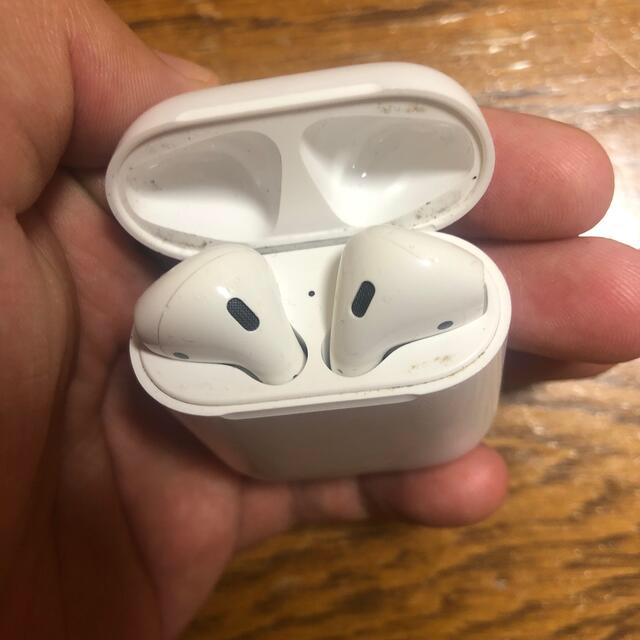 Apple(アップル)のApple AirPods エアポッズ　第1世代 スマホ/家電/カメラのオーディオ機器(ヘッドフォン/イヤフォン)の商品写真