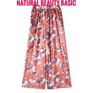 ナチュラルビューティーベーシック(NATURAL BEAUTY BASIC)のNATURAL BEAUTY BASIC【美品】ベロア 花柄 イージー パンツ(カジュアルパンツ)