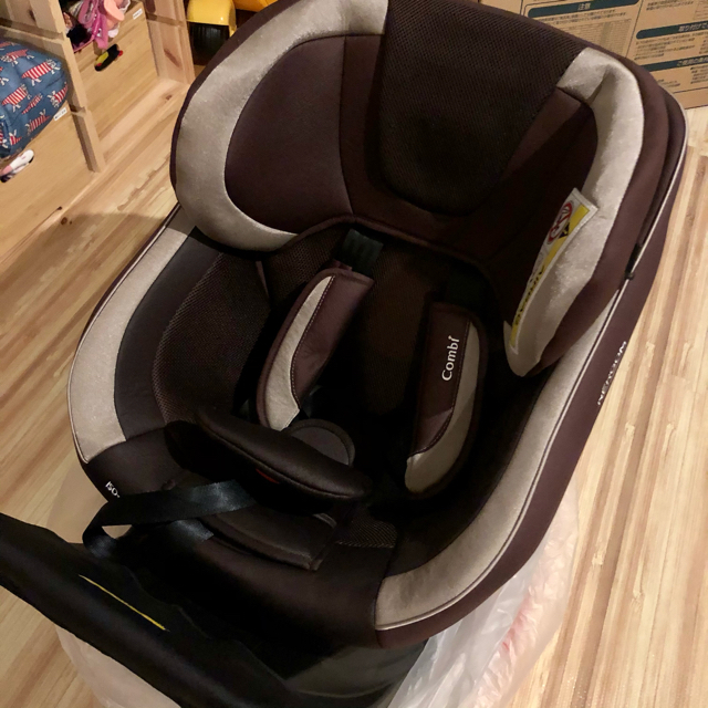 【週末値下げ中】Combi ネルーム ISOFIX NF-700