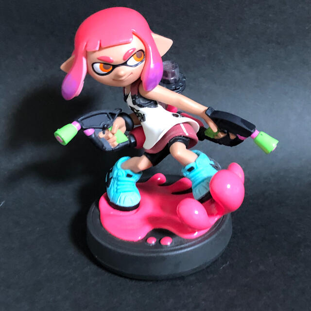 任天堂(ニンテンドウ)のamiibo スプラトゥーン2 イカガール　ピンク エンタメ/ホビーのフィギュア(ゲームキャラクター)の商品写真