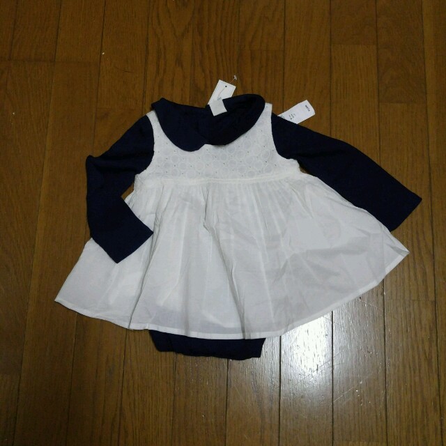 babyGAP(ベビーギャップ)の新品　トップス2セット90 キッズ/ベビー/マタニティのキッズ服女の子用(90cm~)(ブラウス)の商品写真