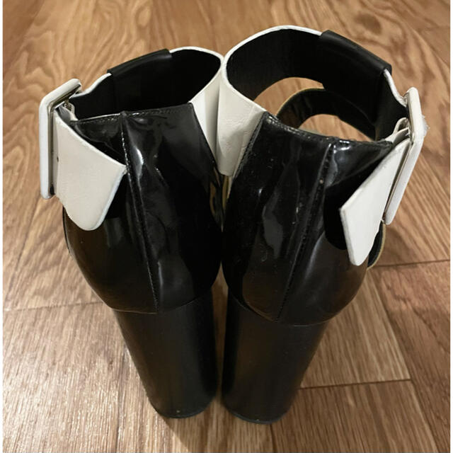 PIERRE HARDY(ピエールアルディ)のピエール　アルディ　サンダル レディースの靴/シューズ(サンダル)の商品写真
